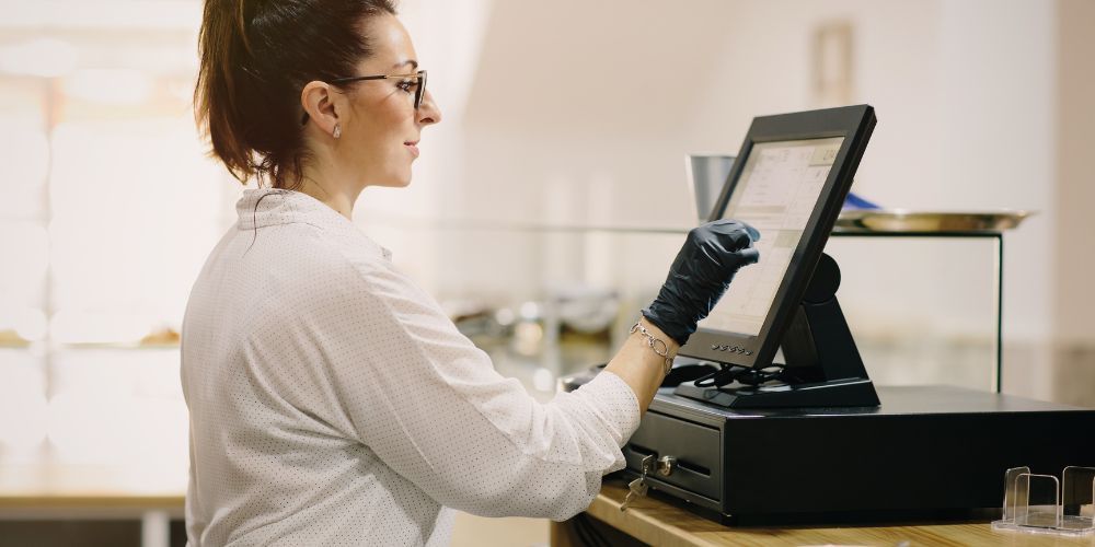 Clover vs Square – Best POS for Growing Businesses