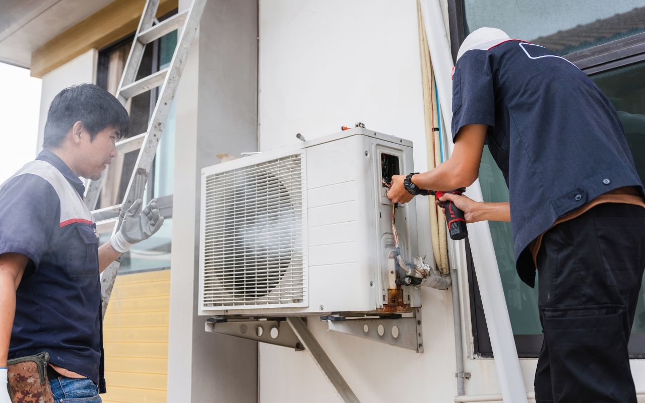 AC Service and Gas Refilling: When Is It Necessary?