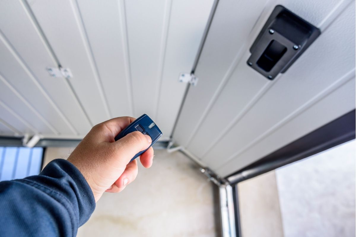 Residential vs. Commercial Garage Door Repair: Key Differences