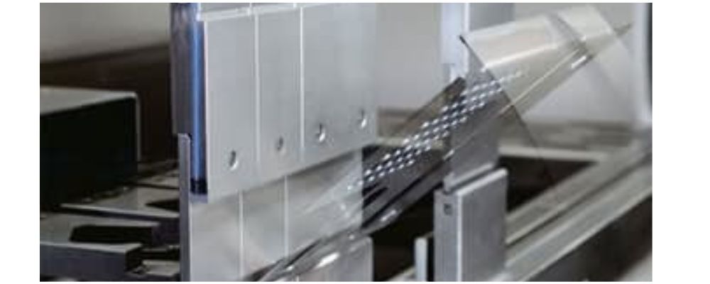 Manual vs CNC Metal Bending: Improve Efficiency with Bend Radius Control